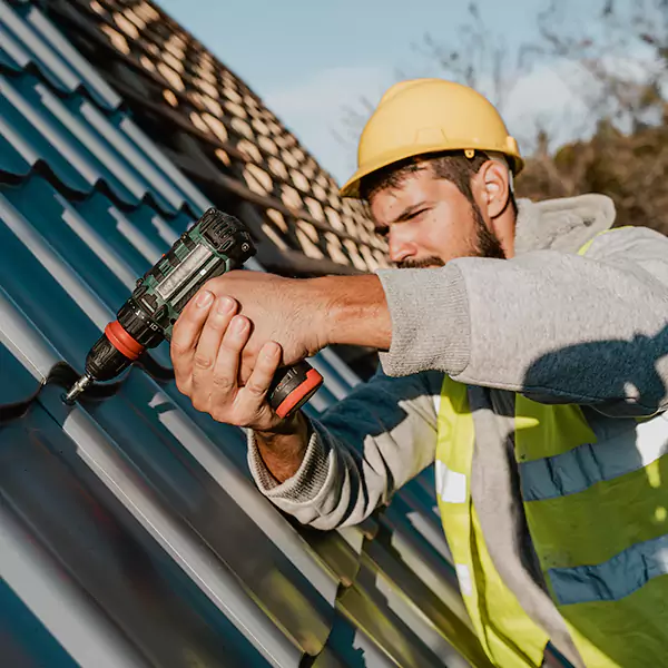 Why Lakewood Homeowners Choose Lakewood Roofing Pro for Steel Roof Repair Service?